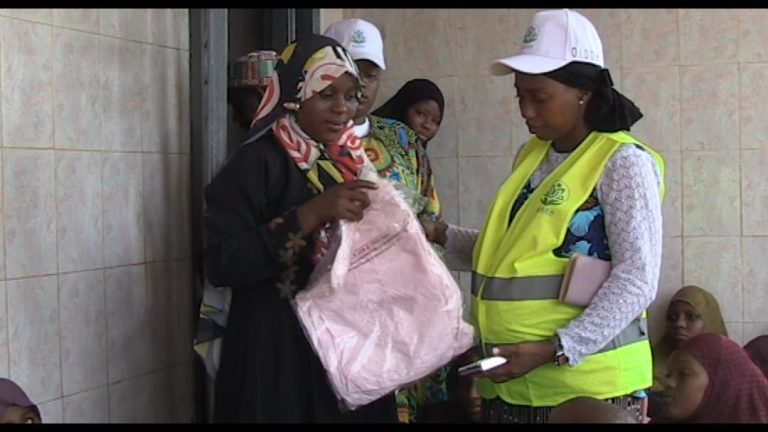 Distribution de tenues de fête pour l’Aïd